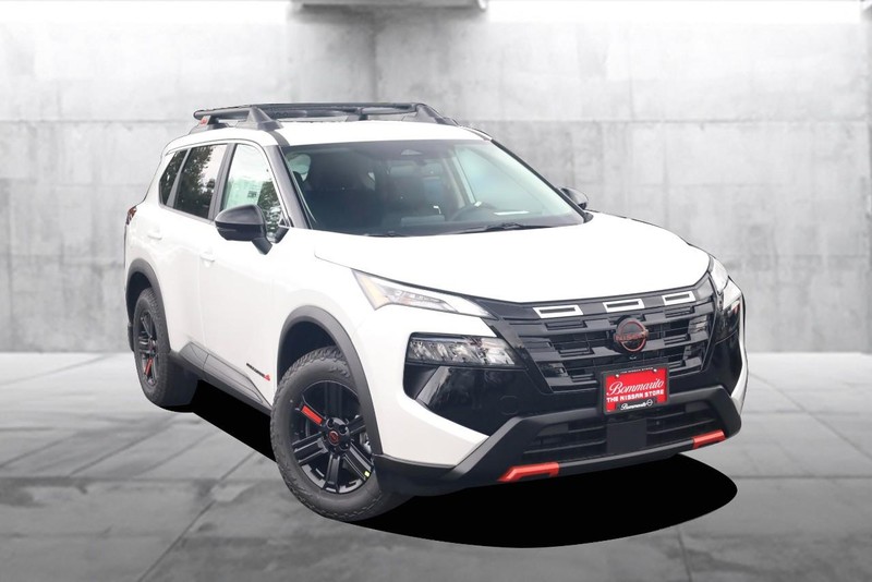 Nissan Rogue Vehicle Full-screen Gallery Image 2