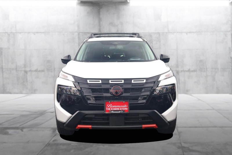 Nissan Rogue Vehicle Full-screen Gallery Image 4