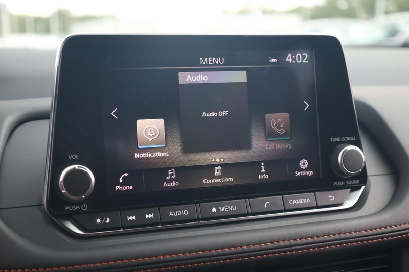 Nissan Rogue Vehicle Full-screen Gallery Image 11