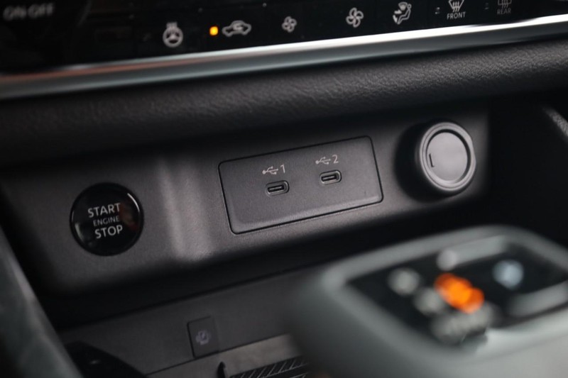 Nissan Rogue Vehicle Full-screen Gallery Image 14