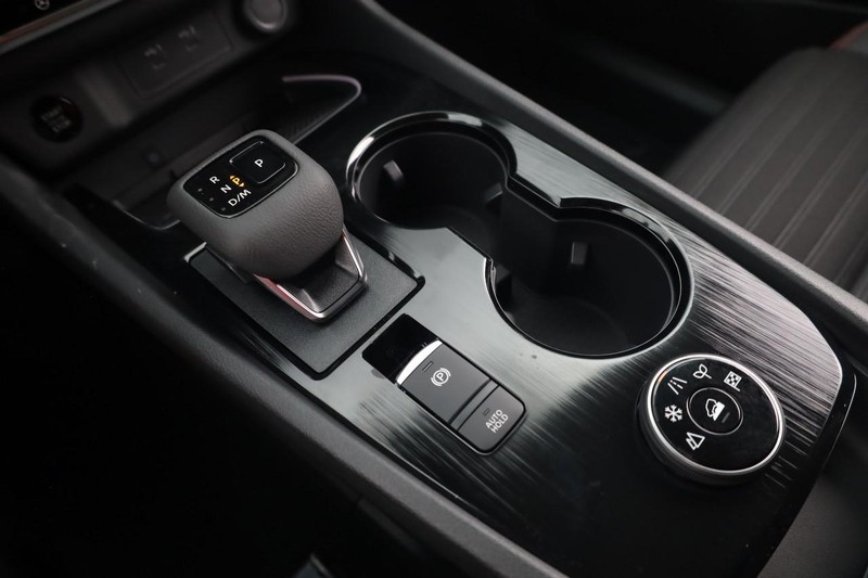 Nissan Rogue Vehicle Full-screen Gallery Image 15