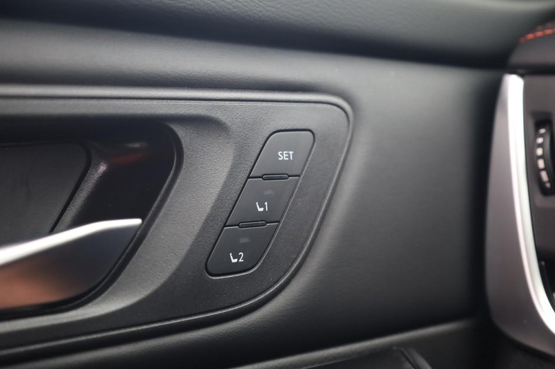 Nissan Rogue Vehicle Full-screen Gallery Image 18