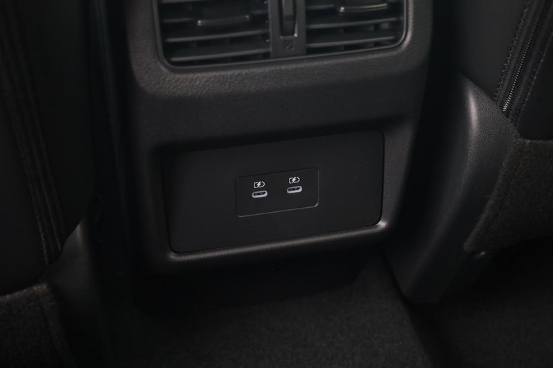 Nissan Rogue Vehicle Full-screen Gallery Image 22