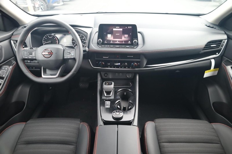 Nissan Rogue Vehicle Full-screen Gallery Image 23