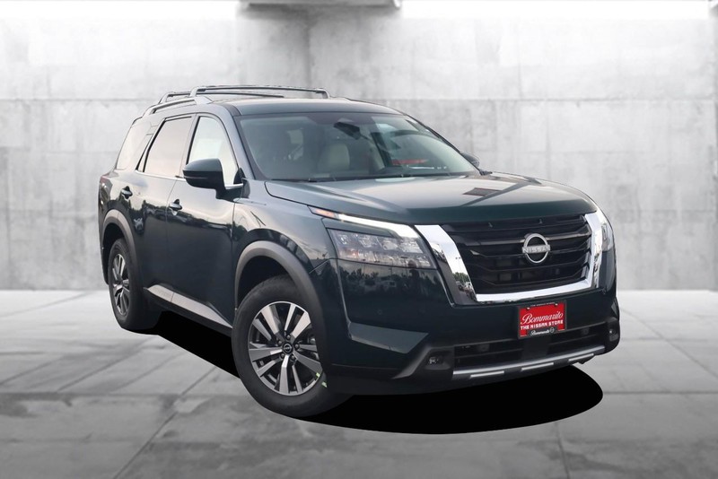 Nissan Pathfinder Vehicle Full-screen Gallery Image 2