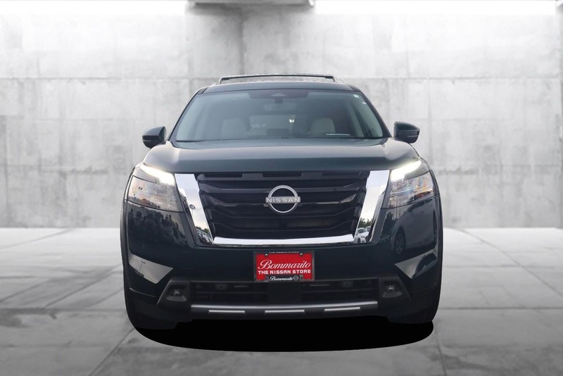 Nissan Pathfinder Vehicle Full-screen Gallery Image 4