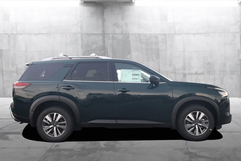 Nissan Pathfinder Vehicle Full-screen Gallery Image 5