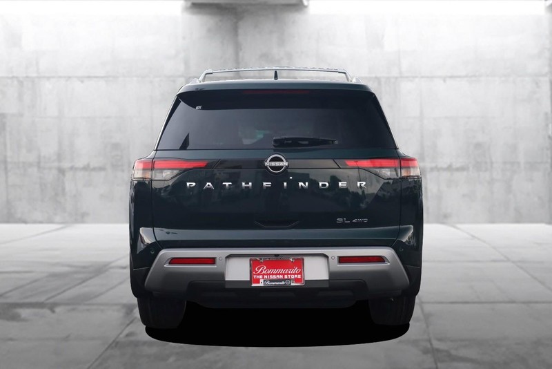 Nissan Pathfinder Vehicle Full-screen Gallery Image 6