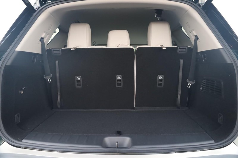 Nissan Pathfinder Vehicle Full-screen Gallery Image 7