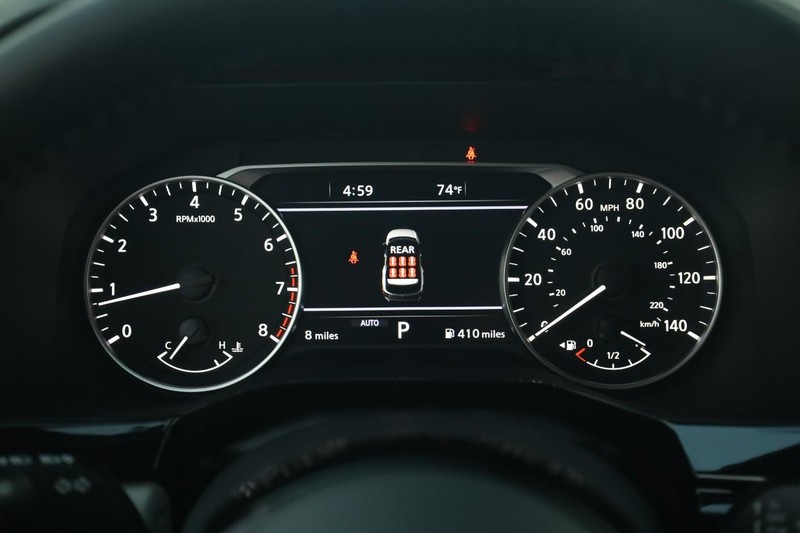 Nissan Pathfinder Vehicle Full-screen Gallery Image 12