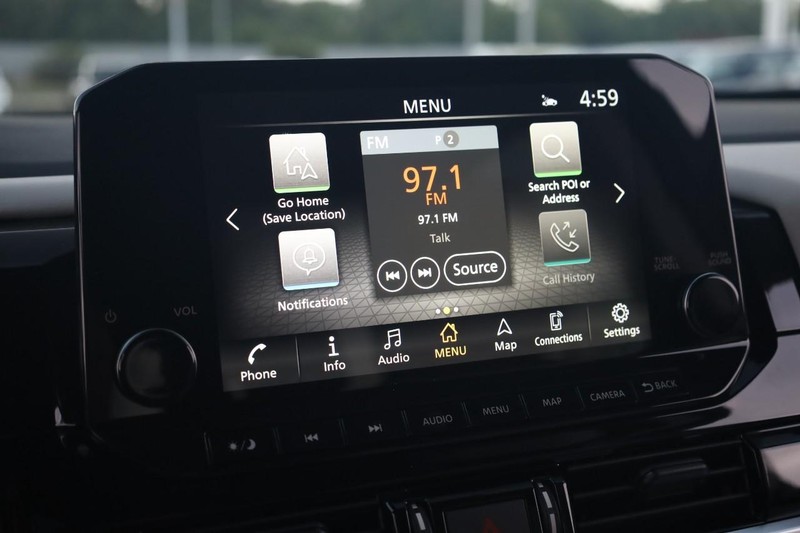 Nissan Pathfinder Vehicle Full-screen Gallery Image 13