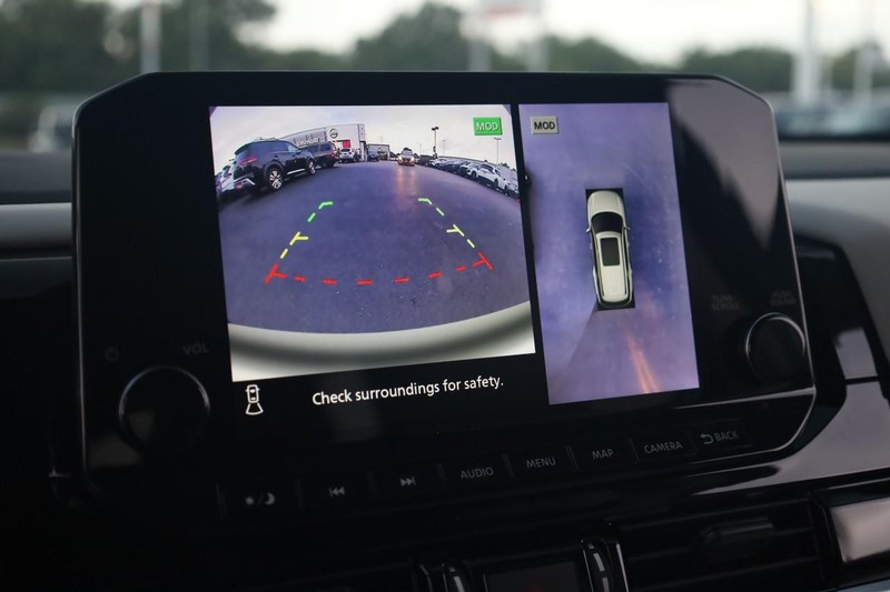 Nissan Pathfinder Vehicle Full-screen Gallery Image 15