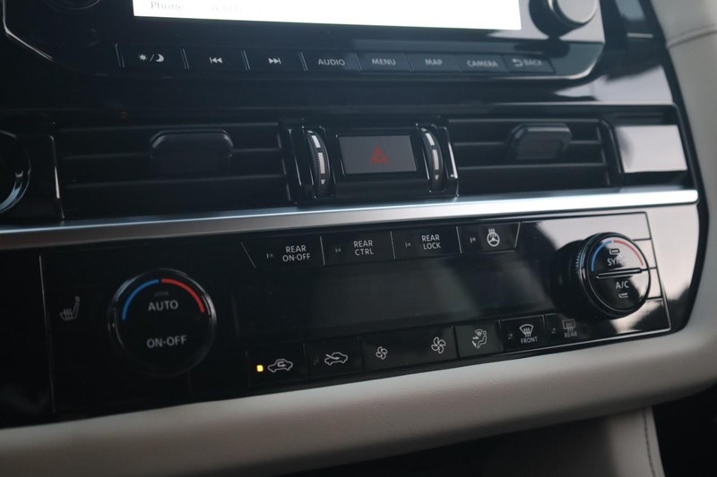 Nissan Pathfinder Vehicle Full-screen Gallery Image 16