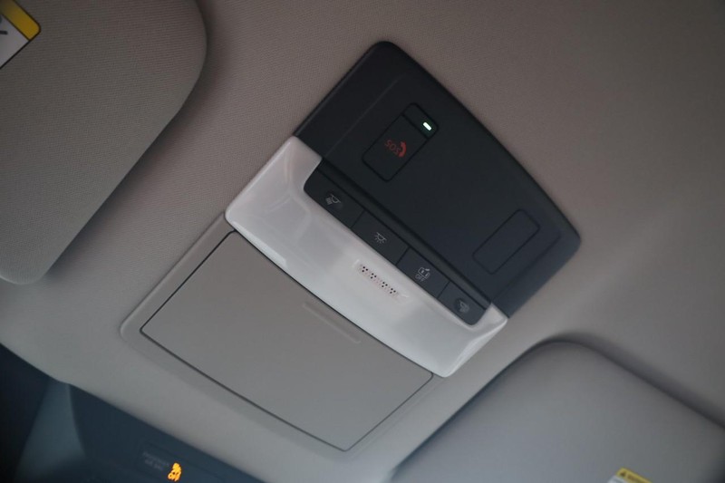 Nissan Pathfinder Vehicle Full-screen Gallery Image 19