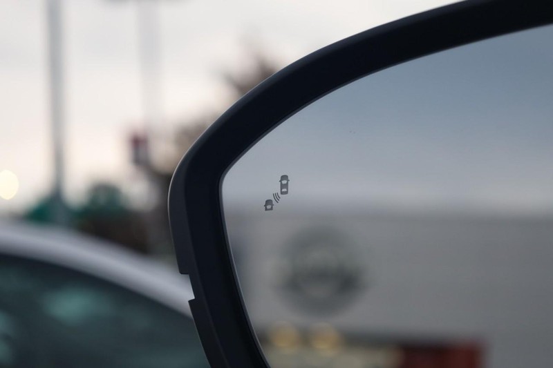 Nissan Pathfinder Vehicle Full-screen Gallery Image 22