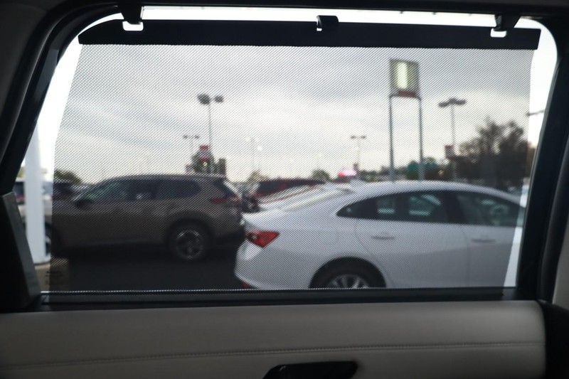 Nissan Pathfinder Vehicle Full-screen Gallery Image 27