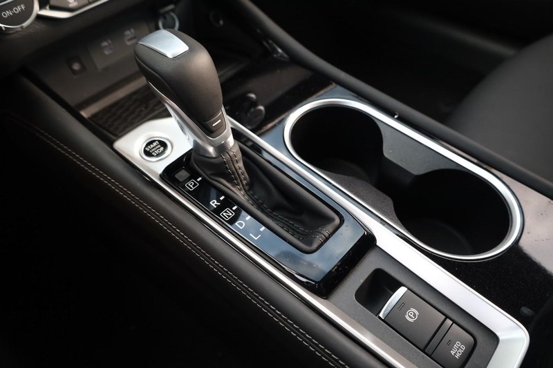 Nissan Altima Vehicle Full-screen Gallery Image 16