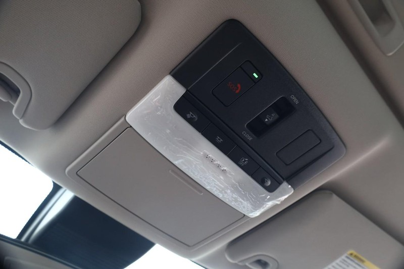 Nissan Altima Vehicle Full-screen Gallery Image 17