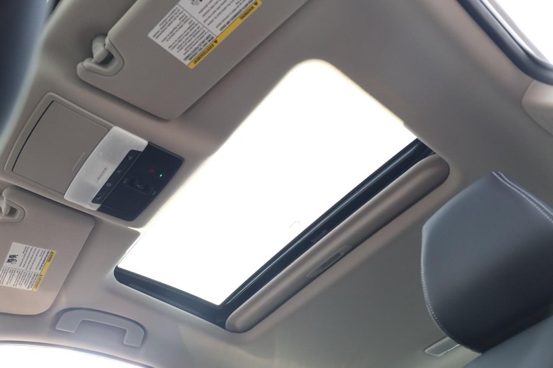 Nissan Altima Vehicle Full-screen Gallery Image 20