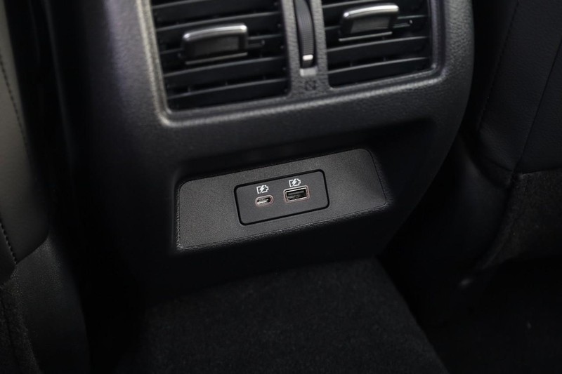 Nissan Altima Vehicle Full-screen Gallery Image 22