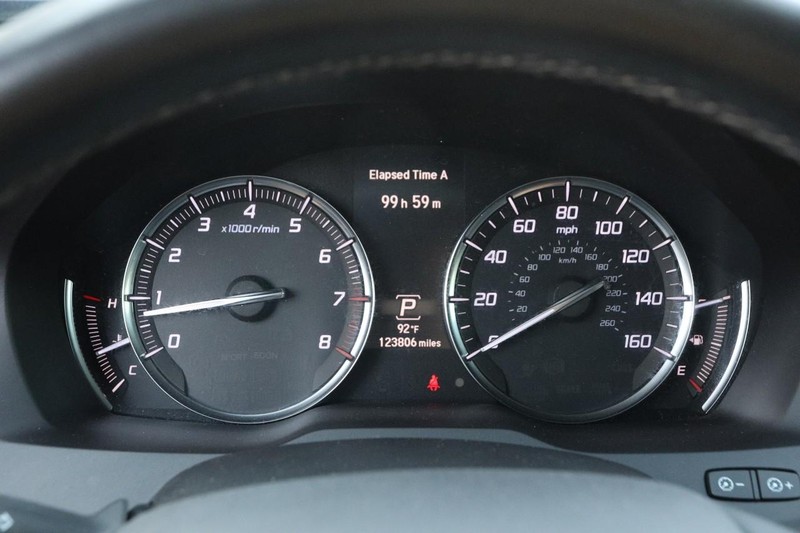 Acura MDX Vehicle Image 16