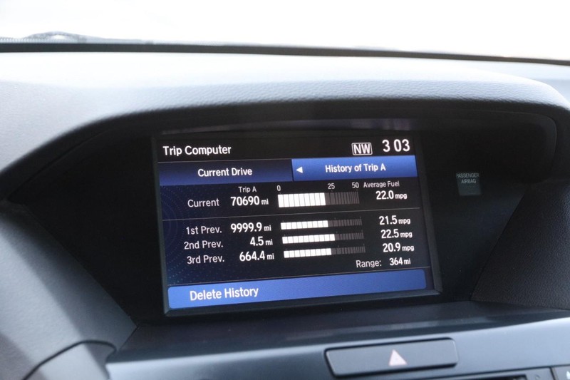 Acura MDX Vehicle Image 18