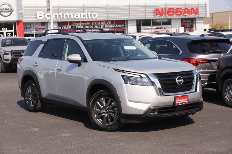Nissan Pathfinder Vehicle Image 02