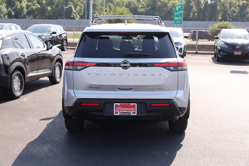 Nissan Pathfinder Vehicle Image 06