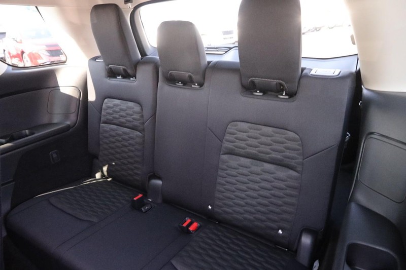 Nissan Pathfinder Vehicle Image 10