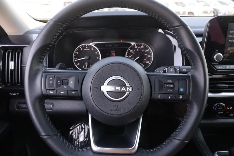 Nissan Pathfinder Vehicle Image 11