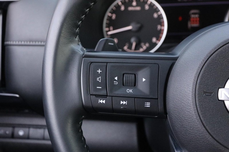 Nissan Pathfinder Vehicle Image 12
