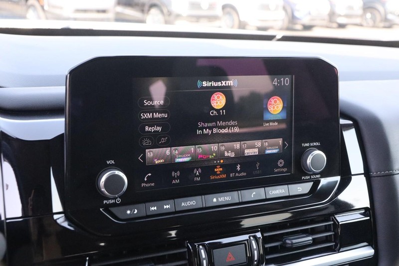 Nissan Pathfinder Vehicle Image 16