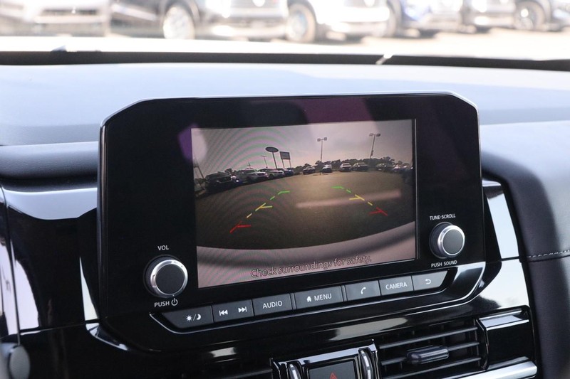 Nissan Pathfinder Vehicle Image 17