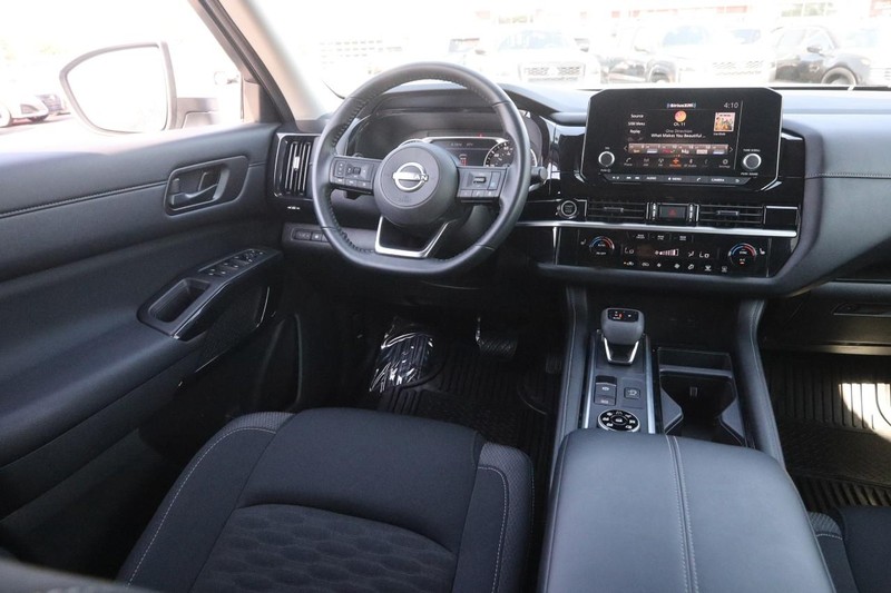 Nissan Pathfinder Vehicle Image 22