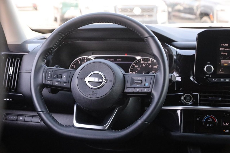 Nissan Pathfinder Vehicle Image 23