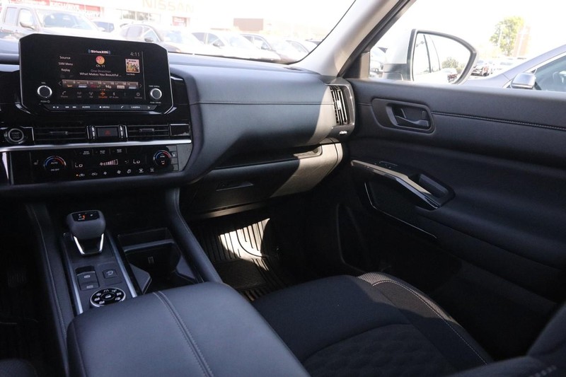 Nissan Pathfinder Vehicle Image 25