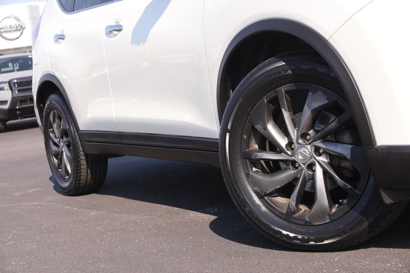 Nissan Rogue Vehicle Image 03