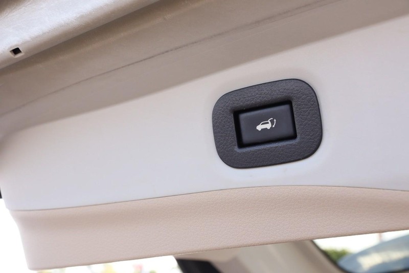 Nissan Rogue Vehicle Image 08