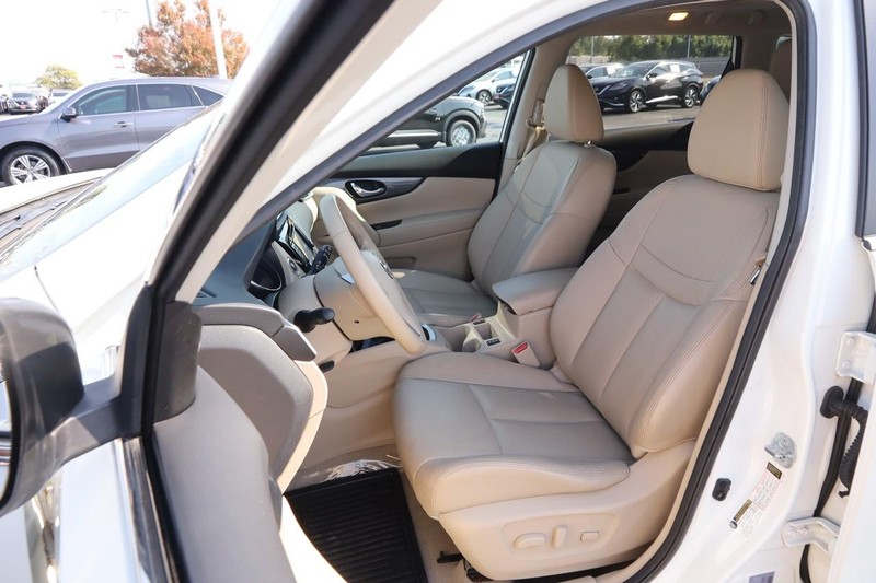 Nissan Rogue Vehicle Image 10