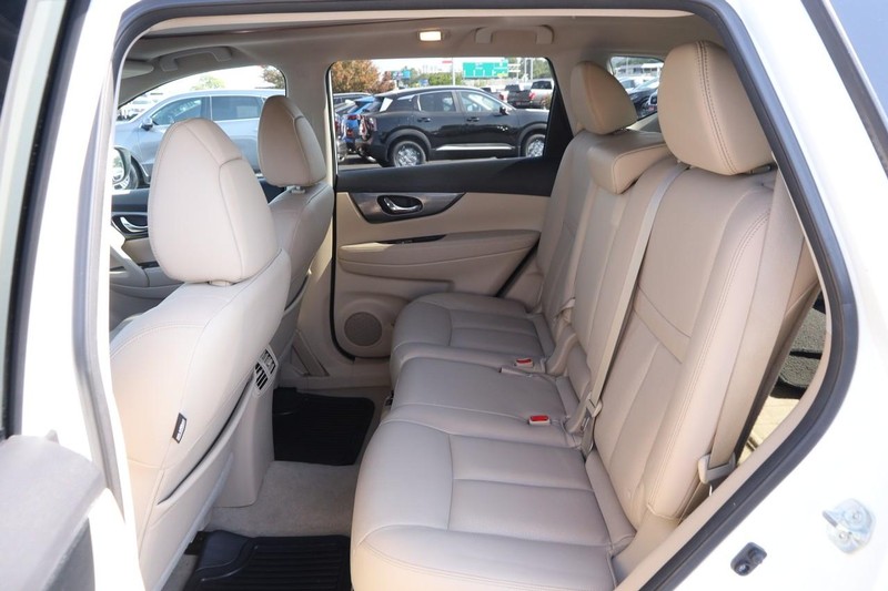 Nissan Rogue Vehicle Image 11
