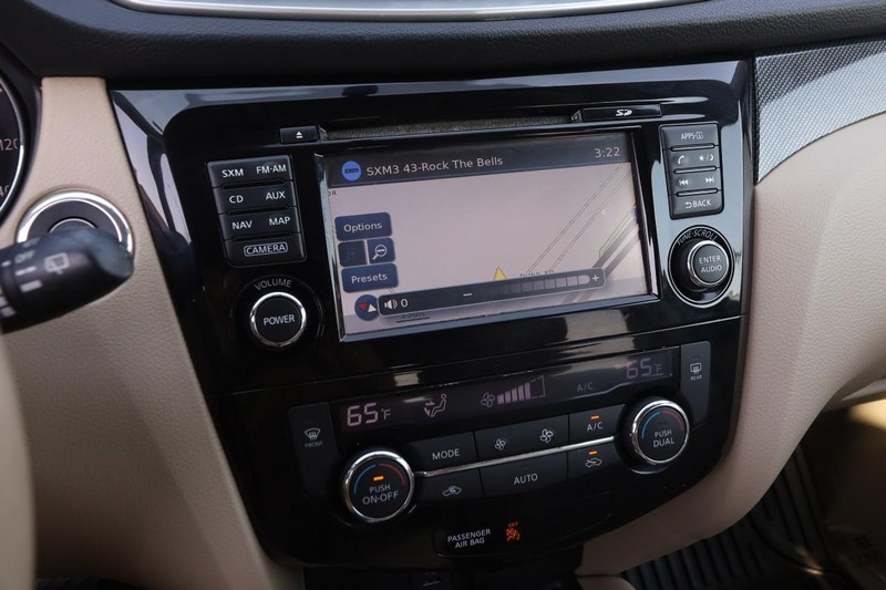 Nissan Rogue Vehicle Image 17