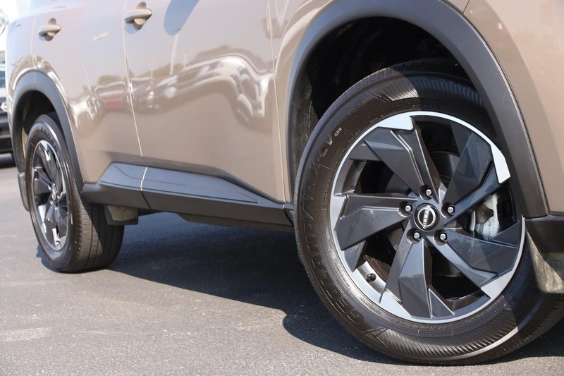 Nissan Rogue Vehicle Image 03