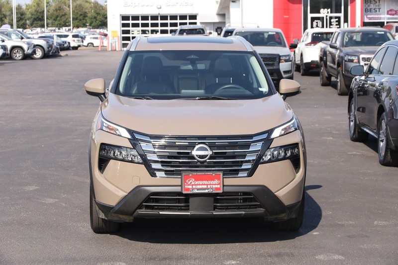Nissan Rogue Vehicle Image 04