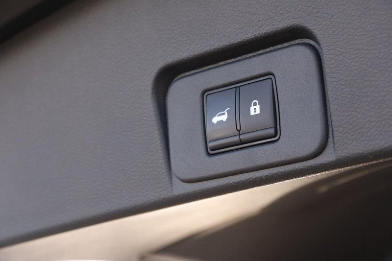 Nissan Rogue Vehicle Image 08