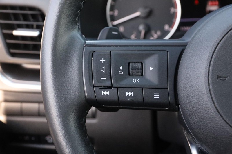 Nissan Rogue Vehicle Image 13