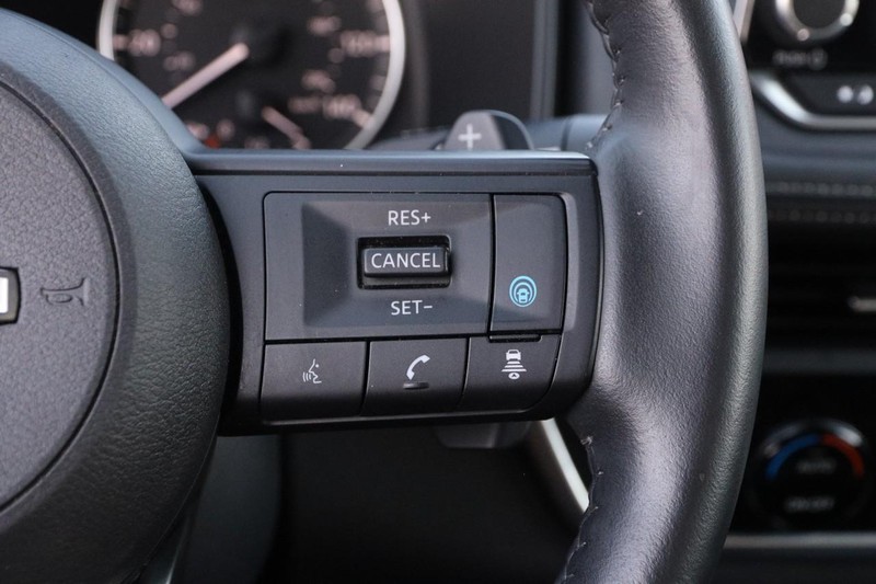 Nissan Rogue Vehicle Image 14