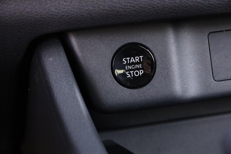 Nissan Rogue Vehicle Image 16