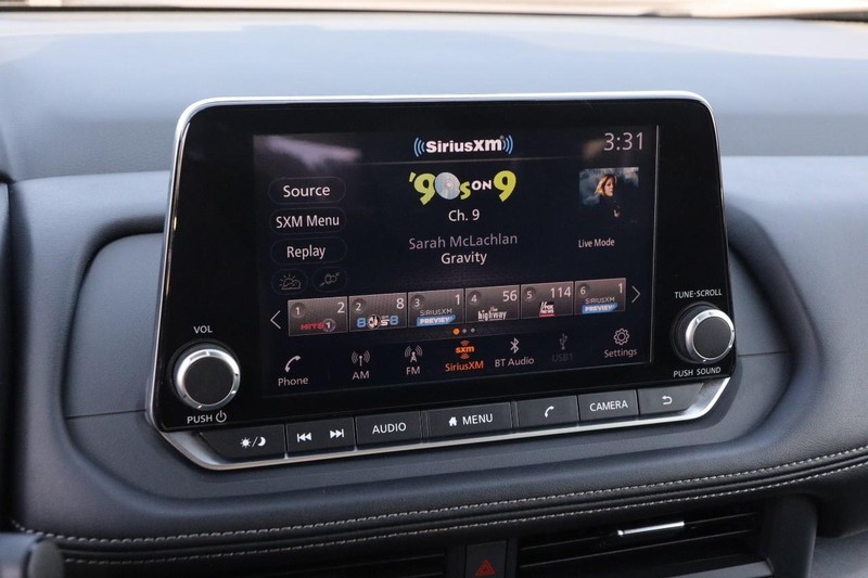 Nissan Rogue Vehicle Image 17