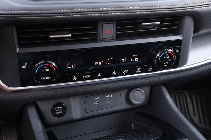 Nissan Rogue Vehicle Image 19