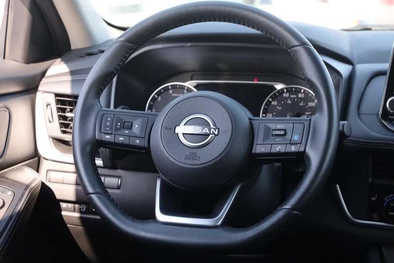 Nissan Rogue Vehicle Image 24